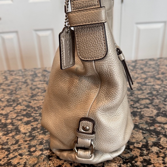 Coach F15064 Elegant Platinum Leather Shoulder Bag - Picture 4 of 10